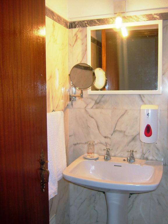 Alentejano Low Cost Hotel Эштремош Номер фото